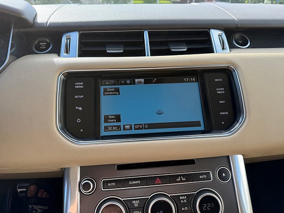 Land Rover Range Rover Sport 12 of 28