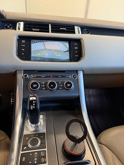 Land Rover Range Rover Sport 24 of 28