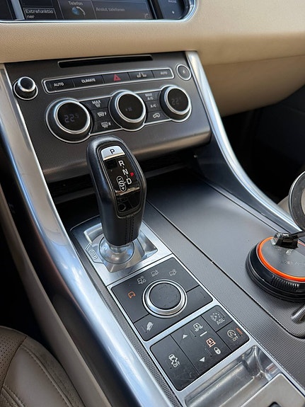 Land Rover Range Rover Sport 10 of 28