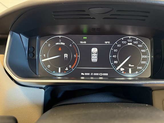 Land Rover Range Rover Sport 26 of 28