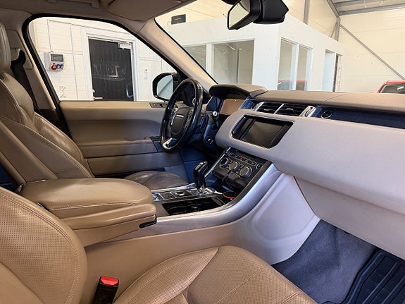 Land Rover Range Rover Sport 14 of 28