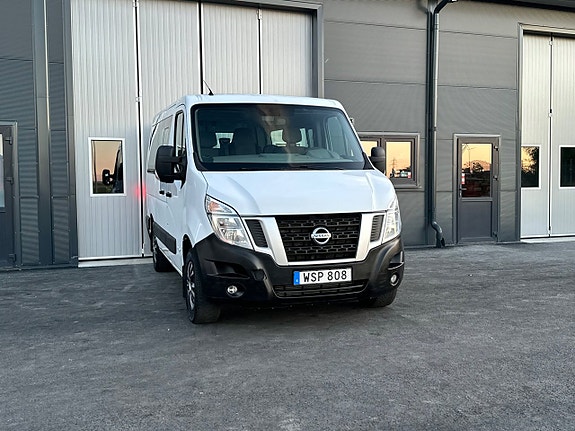 Nissan NV400 2 of 5