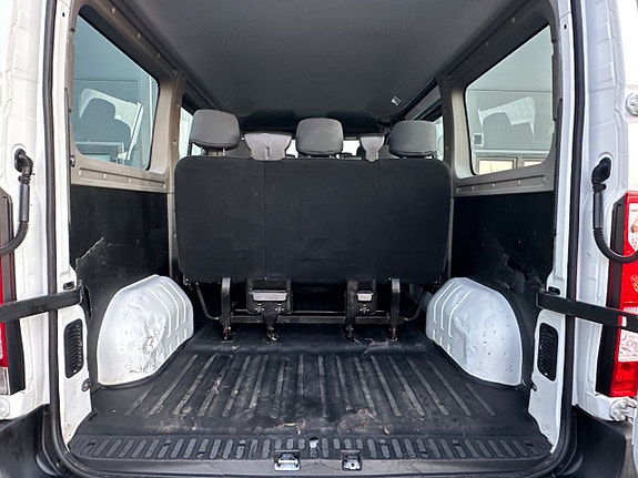 Nissan NV400 10 of 10