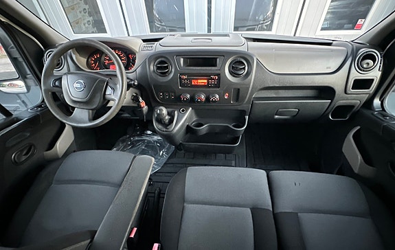 Nissan NV400 7 of 10