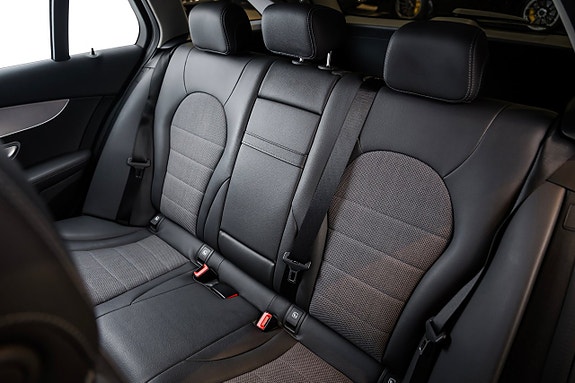 Mercedes-Benz C300 25 of 25