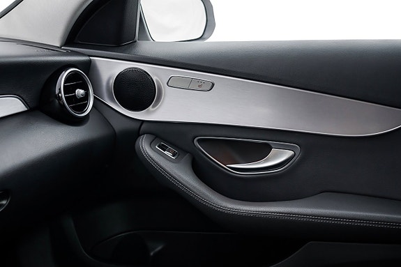 Mercedes-Benz C300 18 of 25