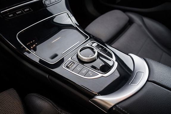 Mercedes-Benz C300 19 of 25