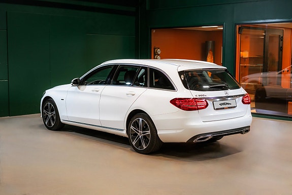 Mercedes-Benz C300 3 of 5