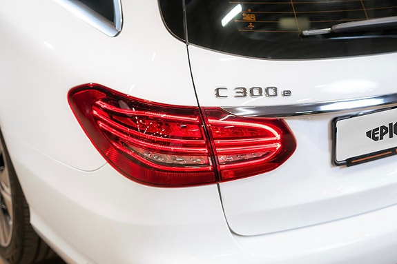 Mercedes-Benz C300 10 of 25
