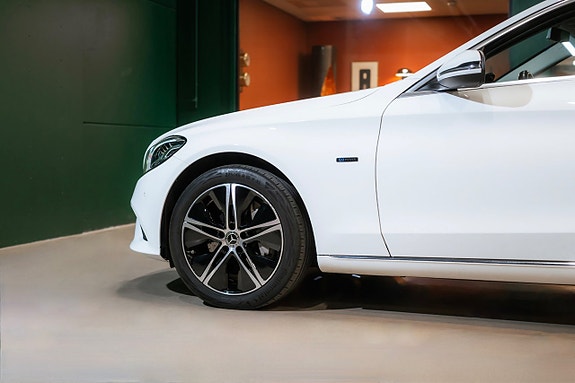 Mercedes-Benz C300 7 of 25