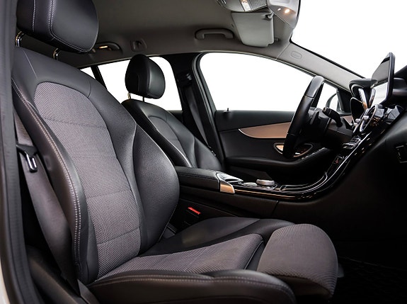 Mercedes-Benz C300 23 of 25
