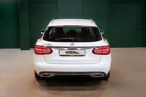 Mercedes-Benz C300 6 of 25