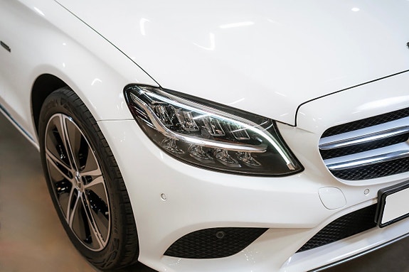 Mercedes-Benz C300 9 of 25