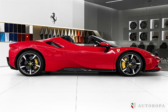Ferrari SF90 Spider 3 of 5