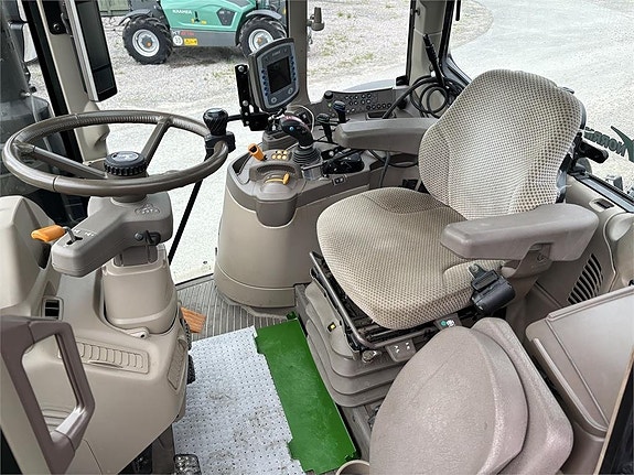 John Deere 6090M med Ålö Q5s-Lastare 5 of 6