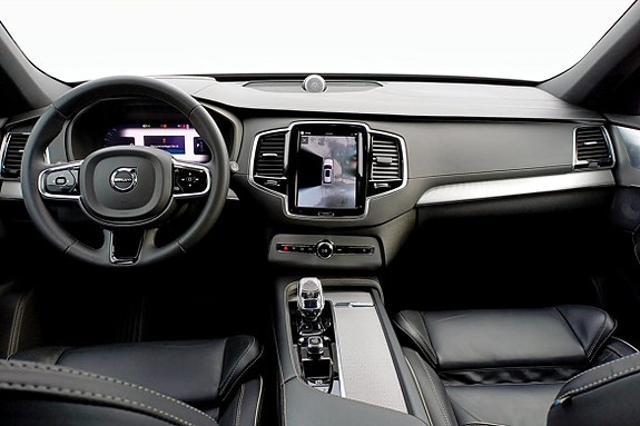 Volvo XC90 4 of 5