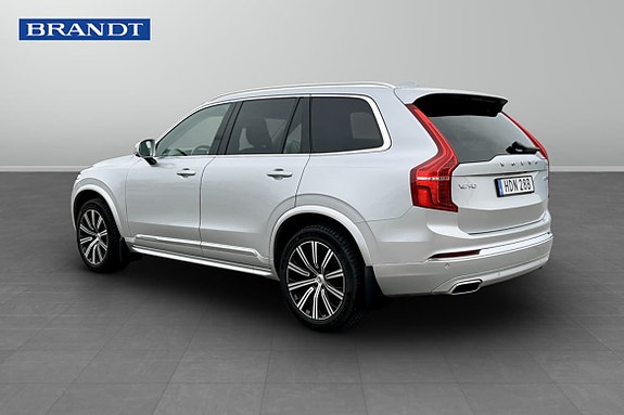 Volvo XC90 2 of 5
