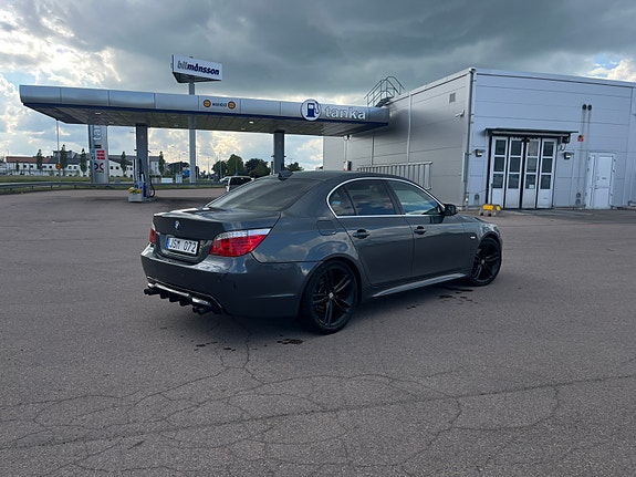 BMW 520d 3 of 4