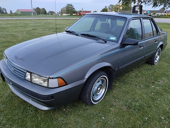 Chevrolet Cavalier 2 of 5