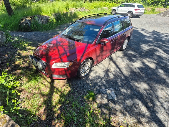 Volvo V70 2 of 5
