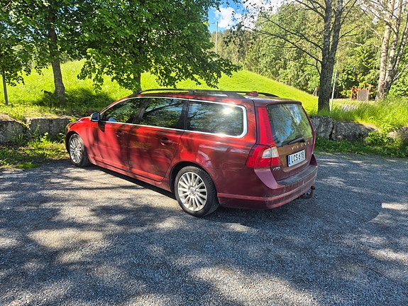 Volvo V70 3 of 5