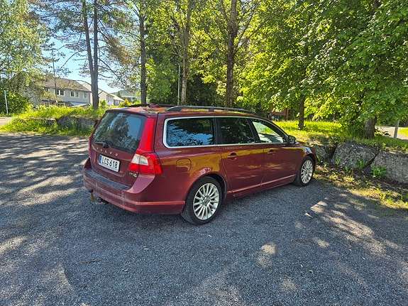 Volvo V70 4 of 5