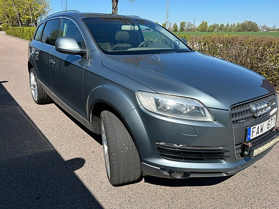 Audi Q7 2 of 5