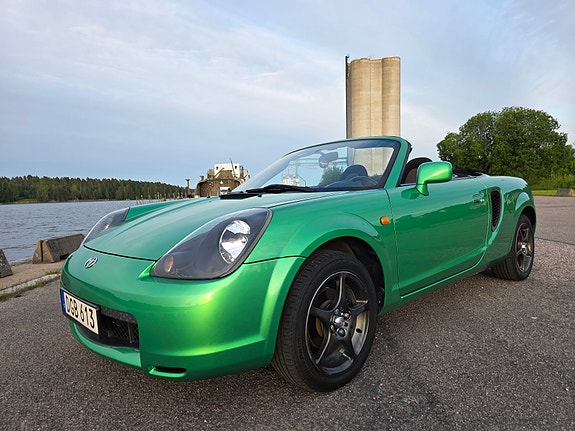 Toyota MR2 3 of 5