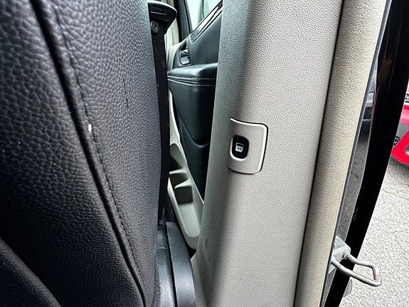 Chrysler Town & Country 27 of 30