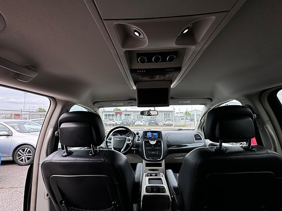 Chrysler Town & Country 20 of 30