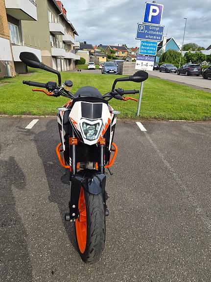 KTM Duke 690R A2 2 of 5