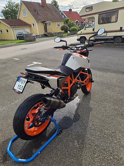 KTM Duke 690R A2 4 of 5