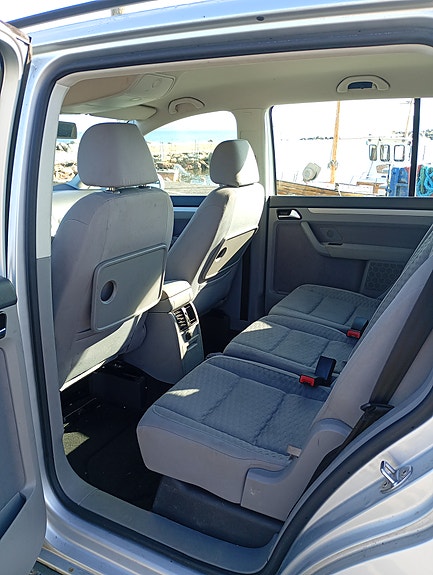 Volkswagen Touran 3 of 5