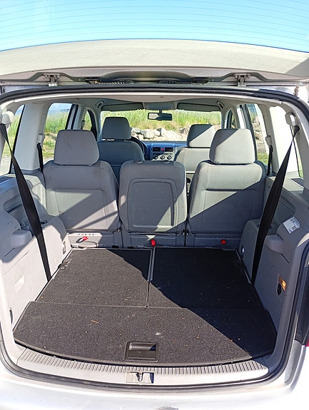 Volkswagen Touran 5 of 5