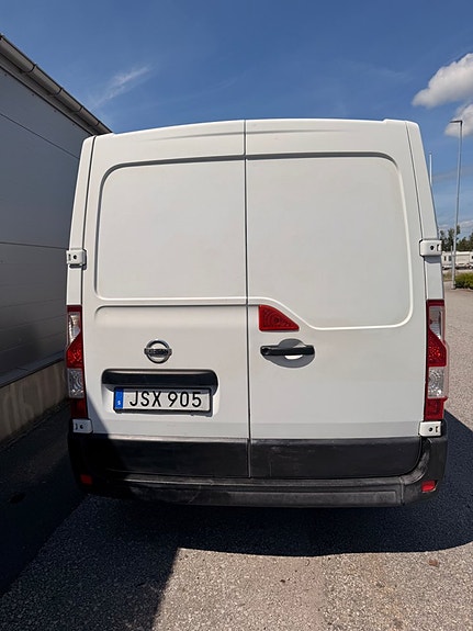 Nissan NV400 4 of 5