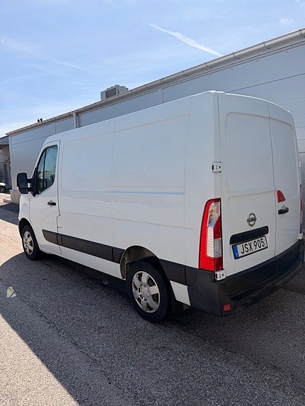 Nissan NV400 3 of 5