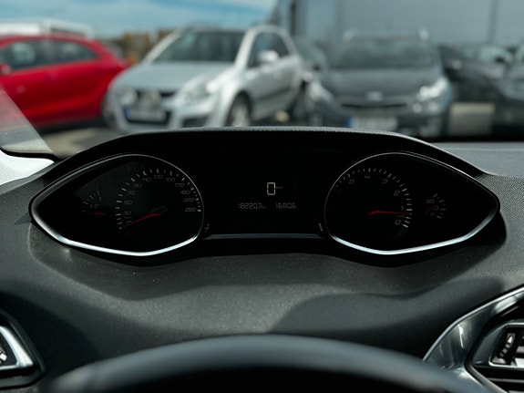 Peugeot 308 SW 22 of 30