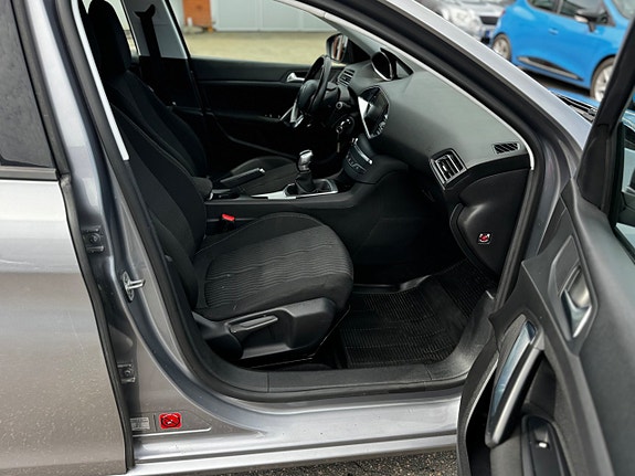 Peugeot 308 SW 17 of 30