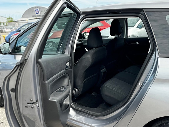 Peugeot 308 SW 16 of 30