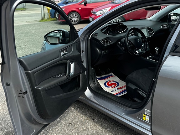 Peugeot 308 SW 15 of 30