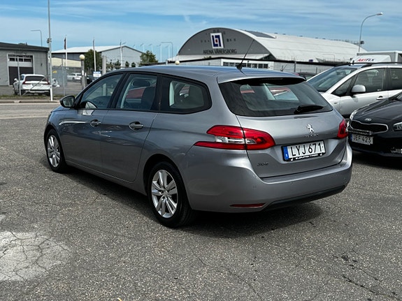 Peugeot 308 SW 9 of 30
