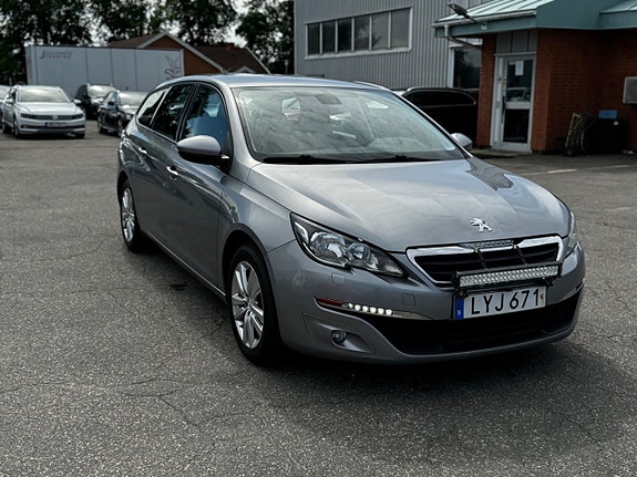 Peugeot 308 SW 8 of 30