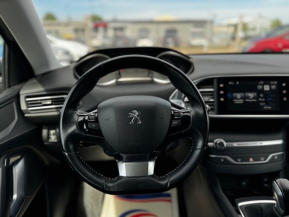 Peugeot 308 SW 21 of 30