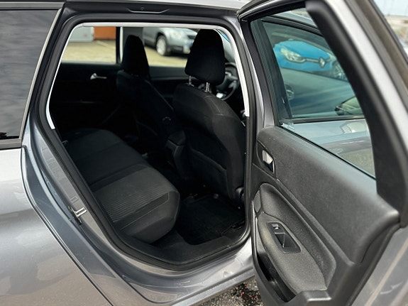 Peugeot 308 SW 18 of 30