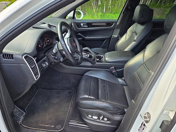 Porsche Cayenne 5 of 5