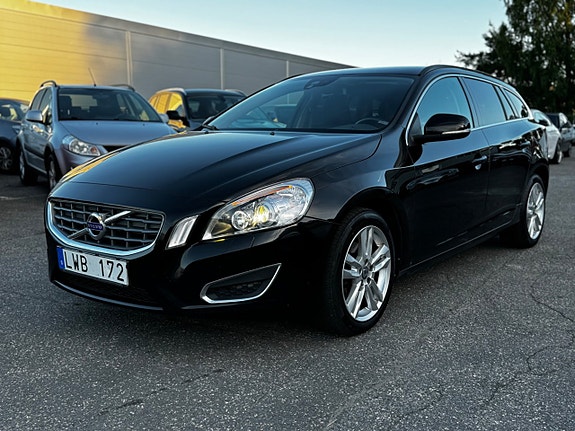 Volvo V60 2 of 23
