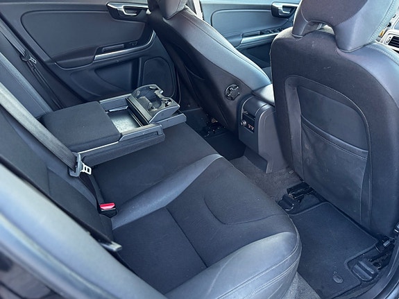 Volvo V60 13 of 23