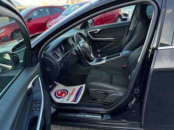 Volvo V60 9 of 23