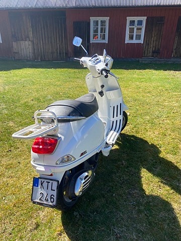 Vespa S50 2 of 5