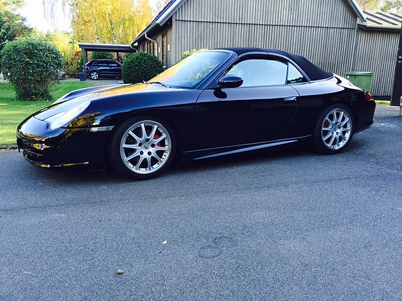 Porsche 911 Carrera 4 of 5